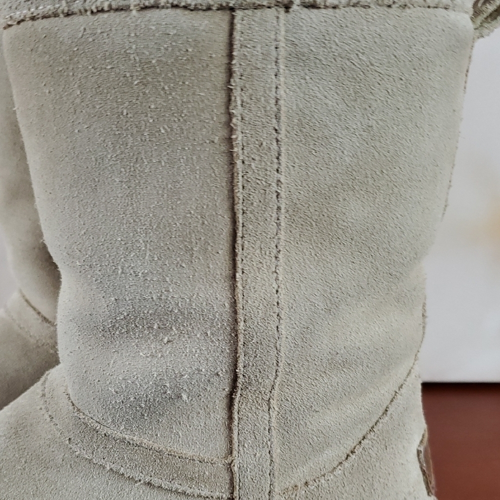 UGG Cream Suede Boots - 5 - Picture 6 of 13
